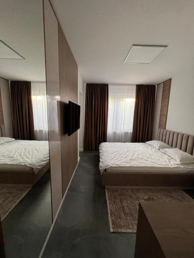 Arcgroup Medical Apartment Oradea Bagian luar foto